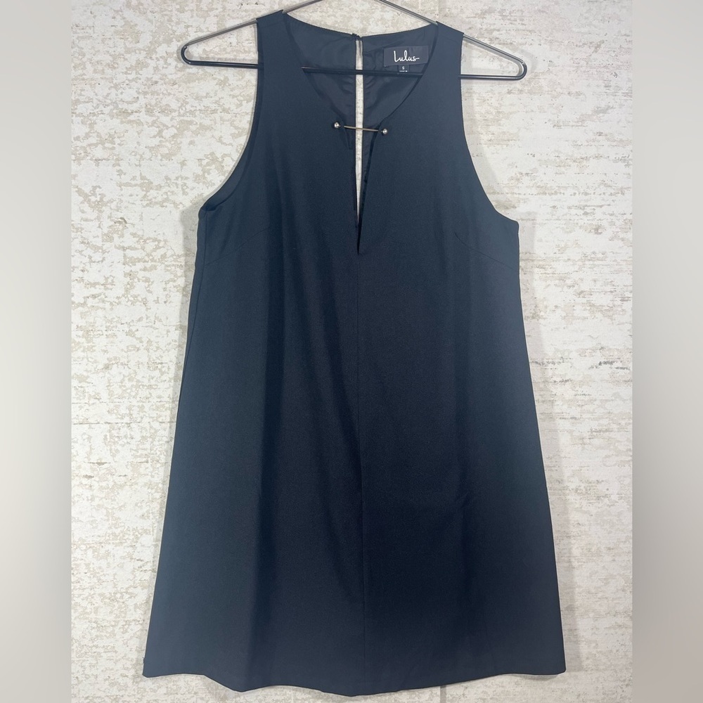 LULU'S Black Mini Sheath Shift Dress w/ Deep V Neck Gold Pin Closure Size Small